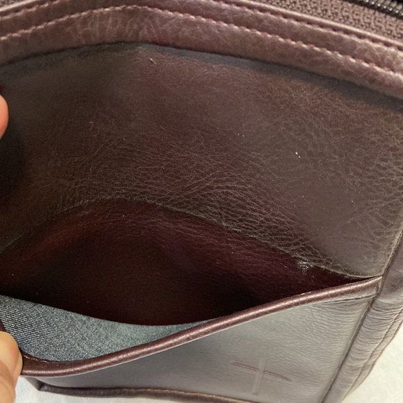 Bible Carry Protection Bag - Burgundy - Exterior Pocket, Zipper Closure- EUC - Picture 5 of 11